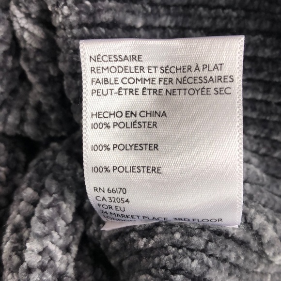 SOLD Urban Outfitters Gray Cropped Sweater - Picture 6 of 6